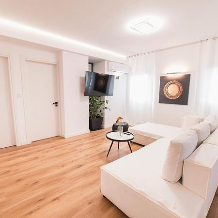 White Harmony, 2 Bedroom Apartment Atene Esterno foto